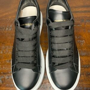 Alexander McQueen Black White Women’s Oversized Sneakers Sz 8